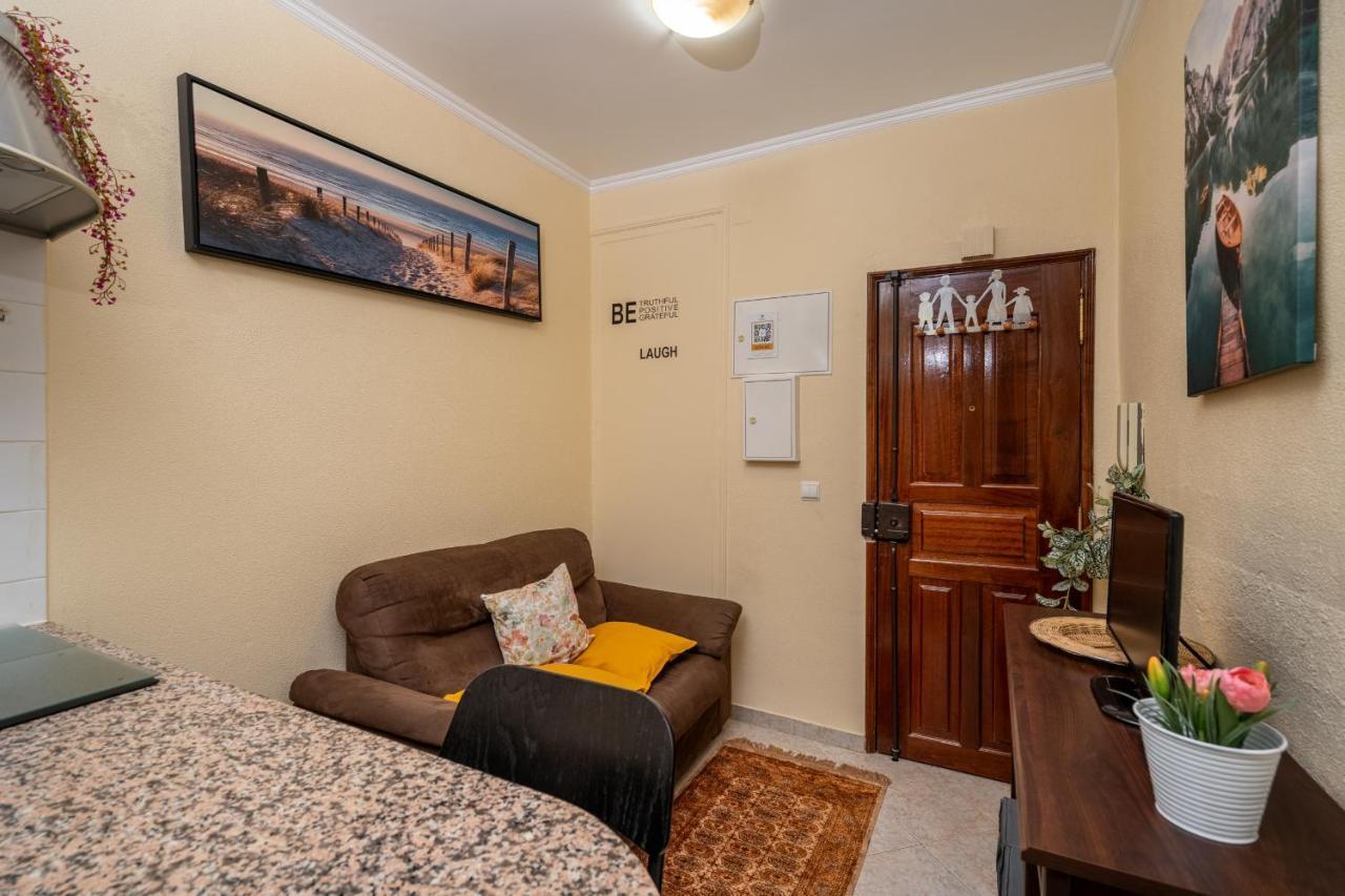 Cozy One Bedroom Apt In Historic Location - Carmo Lisbon Luaran gambar